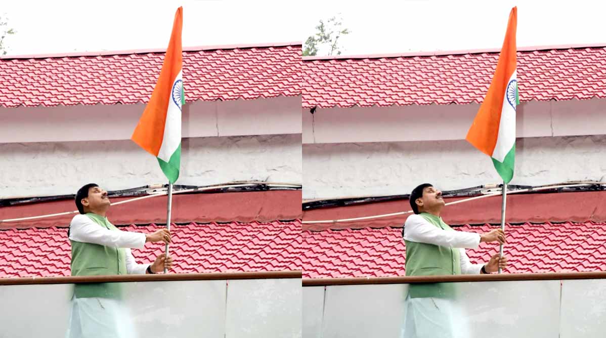 मुख्यमंत्री डॉ. यादव ने हर घर तिरंगा अभियान में मुख्यमंत्री निवास पर फहराया तिरंगा