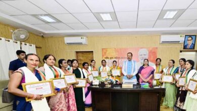 लखपति दीदियो को  लखनऊ से नई दिल्ली लालकिले पर आयोजित स्वतंत्रता दिवस समारोह मे सम्मिलित होने के लिए किया रवाना