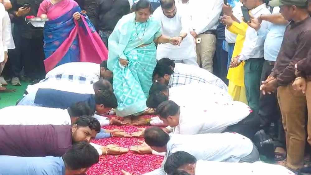 शहीद स्व. सुर्वे के परिवार को मिला पक्का आवास