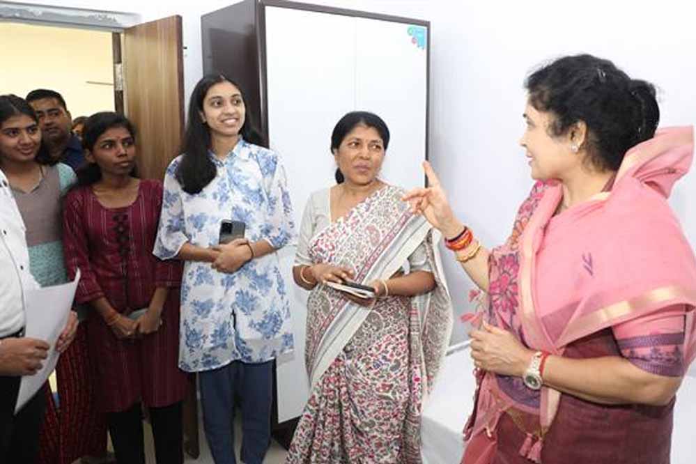 आधुनिक सुविधाओं के साथ पिछड़ा वर्ग छात्रावासों का हो रहा उन्नयन : राज्यमंत्री श्रीमती गौर आधुनिक सुविधाओं के साथ पिछड़ा वर्ग छात्रावासों का हो रहा उन्नयन : राज्यमंत्री श्रीमती गौर