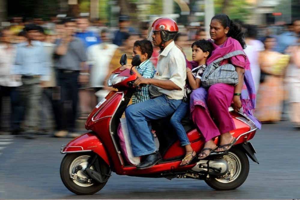इकोनॉमी पर संकट के बादल: मिडिल क्लास की जेब खाली होने की चेतावनी इकोनॉमी पर संकट के बादल: मिडिल क्लास की जेब खाली होने की चेतावनी