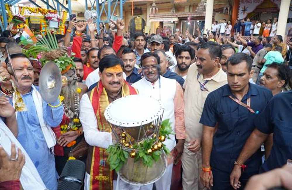 उज्जैन नगर भ्रमण पर निकले राजाधिराज बाबा महाकाल उज्जैन नगर भ्रमण पर निकले राजाधिराज बाबा महाकाल