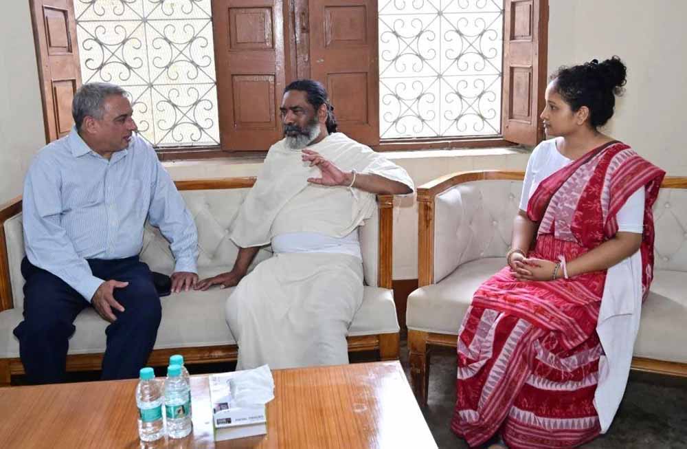 टाटा स्टील CEO की CM हेमंत से भेंट, दिशोम गुरु शिबू सोरेन को किया याद टाटा स्टील CEO की CM हेमंत से भेंट, दिशोम गुरु शिबू सोरेन को किया याद