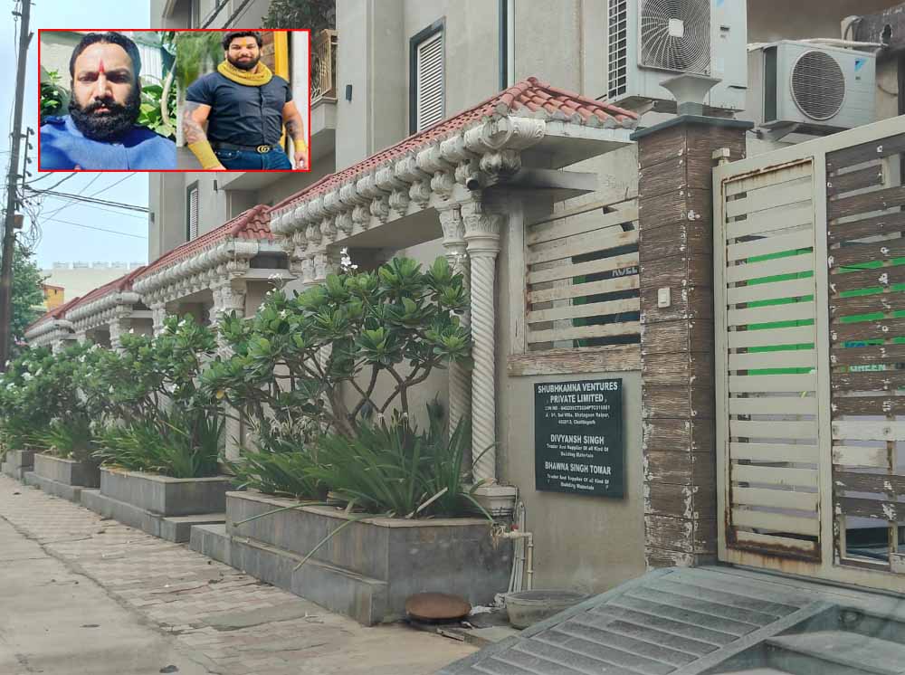 तोमर बंधुओं पर शिकंजा: प्रशासन ने 3000 स्क्वायर फीट की संपत्ति की कुर्की की तोमर बंधुओं पर शिकंजा: प्रशासन ने 3000 स्क्वायर फीट की संपत्ति की कुर्की की