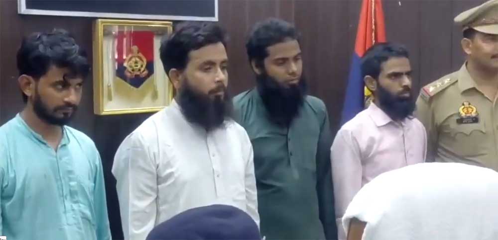 धर्मांतरण गिरोह के पाकिस्तान संबंधों का खुलासा, जांच में आए चौंकाने वाले तथ्य धर्मांतरण गिरोह के पाकिस्तान संबंधों का खुलासा, जांच में आए चौंकाने वाले तथ्य