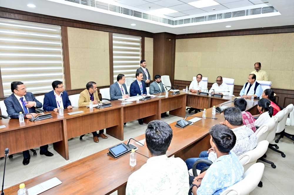 हादसों में जान गंवाने वाले कर्मियों के परिवारों को मिला संबल, हेमंत सोरेन ने दिए 1-1 करोड़ रुपए हादसों में जान गंवाने वाले कर्मियों के परिवारों को मिला संबल, हेमंत सोरेन ने दिए 1-1 करोड़ रुपए