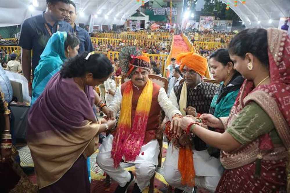 घर में बहन-बेटियों के साथ आती है हर सिद्धि, बहनों के कल्याण के लिए प्रतिबद्ध है राज्य सरकार : मुख्यमंत्री डॉ. यादव घर में बहन-बेटियों के साथ आती है हर सिद्धि, बहनों के कल्याण के लिए प्रतिबद्ध है राज्य सरकार : मुख्यमंत्री डॉ. यादव