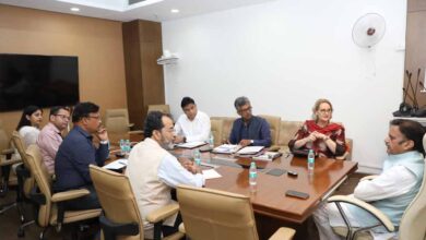 सरकार स्वास्थ्य सेवाओं को व्यापक एवं सुदृढ़ बनाने के लिए प्रतिबद्ध: उप मुख्यमंत्री शुक्ल सरकार स्वास्थ्य सेवाओं को व्यापक एवं सुदृढ़ बनाने के लिए प्रतिबद्ध: उप मुख्यमंत्री शुक्ल