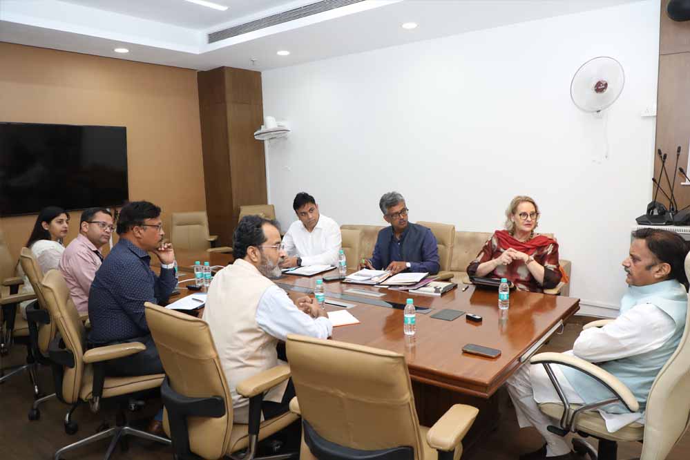 सरकार स्वास्थ्य सेवाओं को व्यापक एवं सुदृढ़ बनाने के लिए प्रतिबद्ध: उप मुख्यमंत्री शुक्ल सरकार स्वास्थ्य सेवाओं को व्यापक एवं सुदृढ़ बनाने के लिए प्रतिबद्ध: उप मुख्यमंत्री शुक्ल