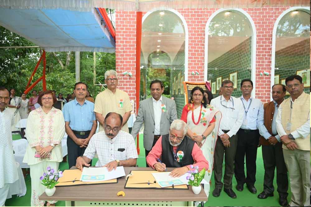 रायपुर : छत्तीसगढ़ की जनजातियों पर शोध और अनुसंधान की राह खुली रायपुर : छत्तीसगढ़ की जनजातियों पर शोध और अनुसंधान की राह खुली