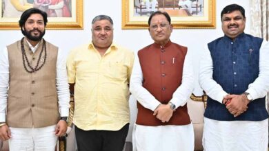 राज्यपाल रमेन डेका ने सर्वगजेन्द्र यादव, राजेश अग्रवाल और गुरु खुशवंत साहेब को मंत्री पद की शपथ दिलाई राज्यपाल रमेन डेका ने सर्वगजेन्द्र यादव, राजेश अग्रवाल और गुरु खुशवंत साहेब को मंत्री पद की शपथ दिलाई