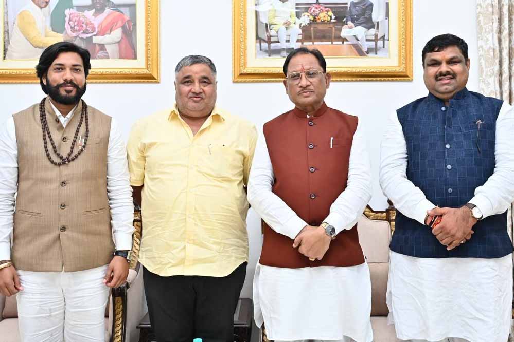 राज्यपाल रमेन डेका ने सर्वगजेन्द्र यादव, राजेश अग्रवाल और गुरु खुशवंत साहेब को मंत्री पद की शपथ दिलाई राज्यपाल रमेन डेका ने सर्वगजेन्द्र यादव, राजेश अग्रवाल और गुरु खुशवंत साहेब को मंत्री पद की शपथ दिलाई