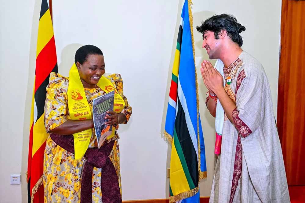 युगांडा की PM से मिले धीरेंद्र कृष्ण शास्त्री, बागेश्वर धाम मठ बनाने का रखा प्रस्ताव