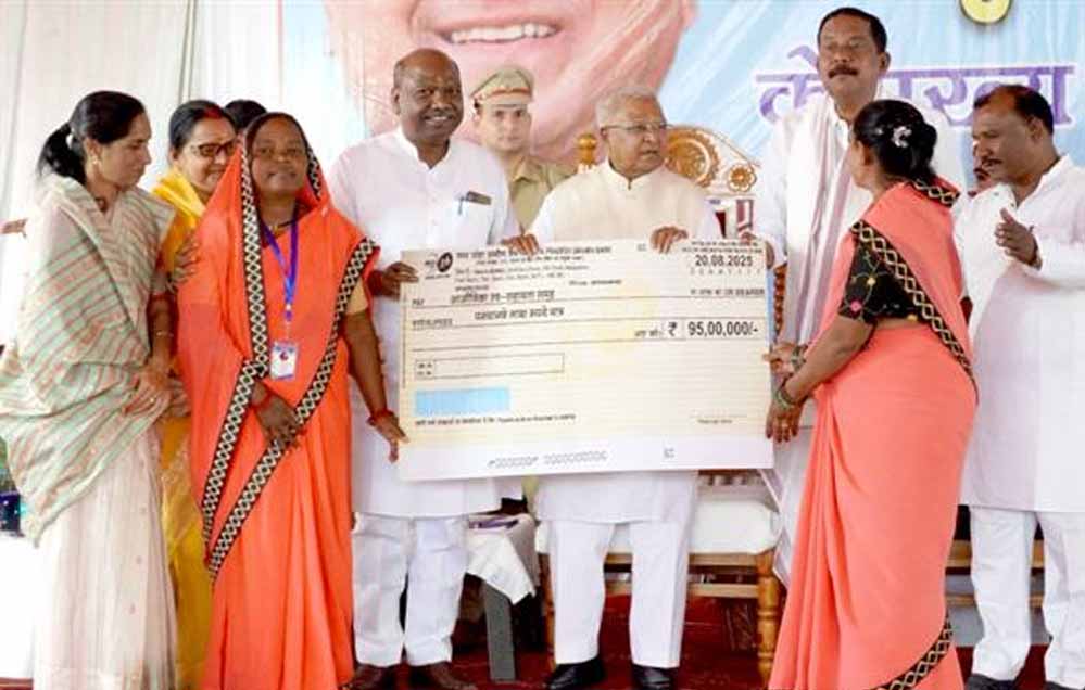 राज्यपाल पटेल सिवनी के थांवरझोड़ी में ग्राम परिचय कार्यक्रम में हुए शामिल राज्यपाल पटेल सिवनी के थांवरझोड़ी में ग्राम परिचय कार्यक्रम में हुए शामिल