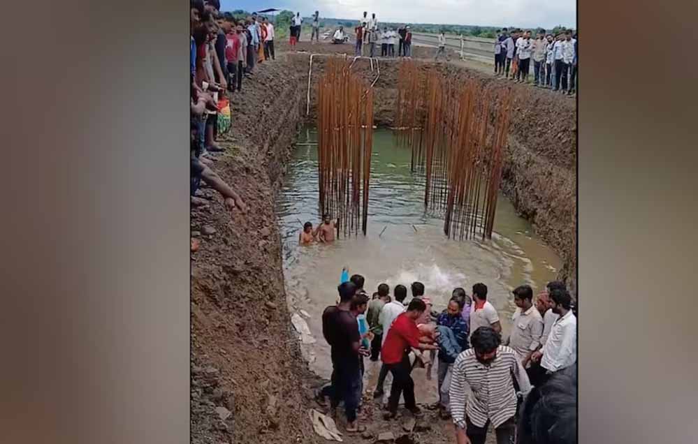 यवतमाल रेलवे साइट पर हादसा: गड्ढे में डूबे 4 बच्चों की दर्दनाक मौत यवतमाल रेलवे साइट पर हादसा: गड्ढे में डूबे 4 बच्चों की दर्दनाक मौत