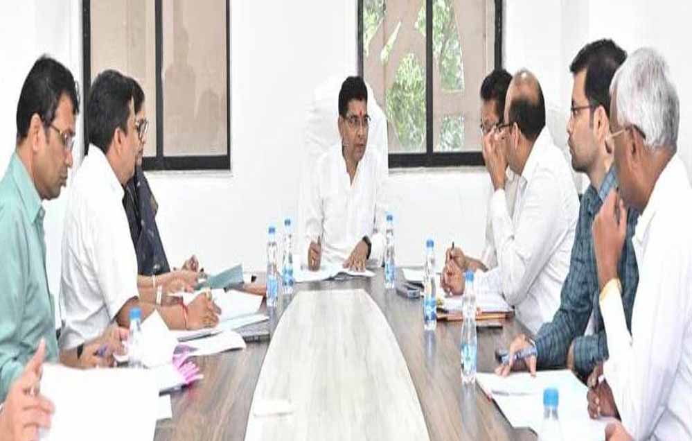 रायपुर : राजस्व कार्य होंगे और अधिक पारदर्शी व समयबद्ध: मंत्री टंक राम वर्मा रायपुर : राजस्व कार्य होंगे और अधिक पारदर्शी व समयबद्ध: मंत्री टंक राम वर्मा