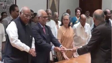 सुदर्शन रेड्डी ने उपराष्ट्रपति पद के लिए भरा पर्चा, सोनिया गांधी और विपक्षी नेता रहे साथ