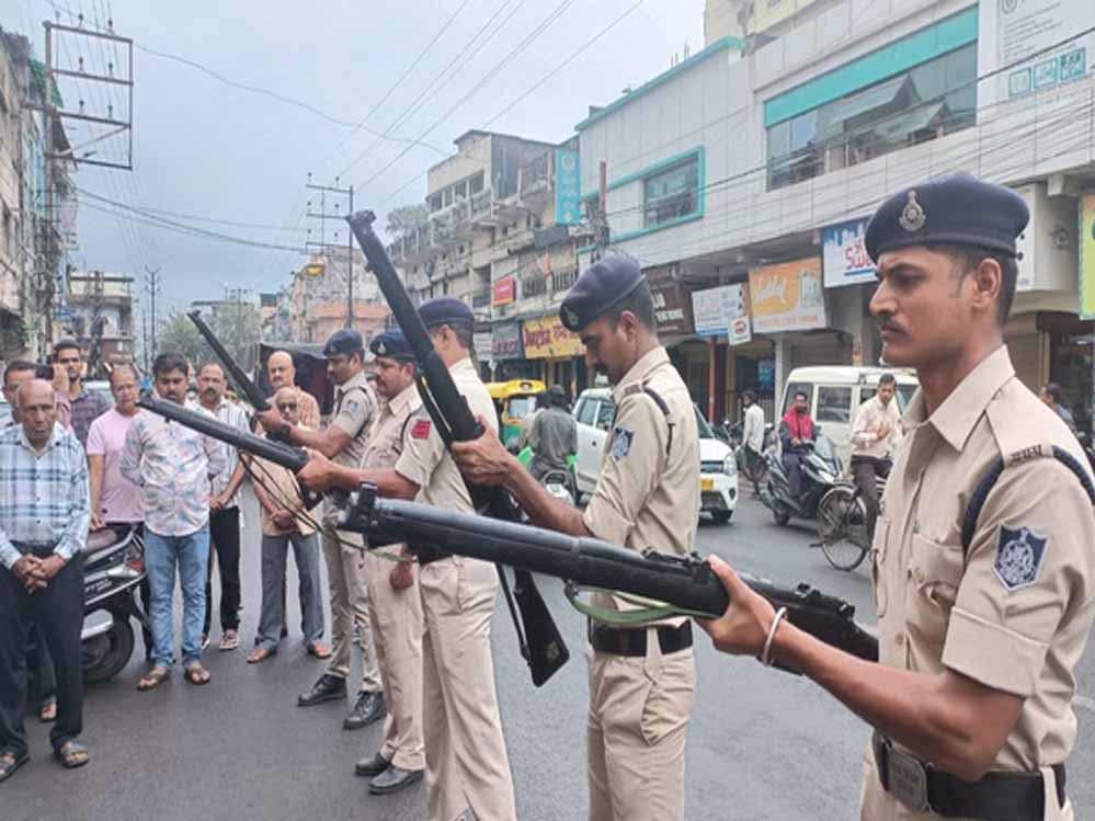 इंदौर में पहली बार देह दान पर मिला गार्ड ऑफ ऑनर, मेडिकल कॉलेज को सौंपी गई देह