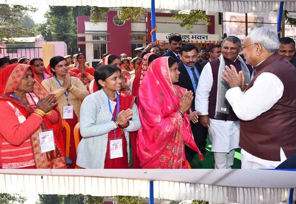 नशामुक्त समाज की नई ताकत बनीं जीविका दीदियां नशामुक्त समाज की नई ताकत बनीं जीविका दीदियां