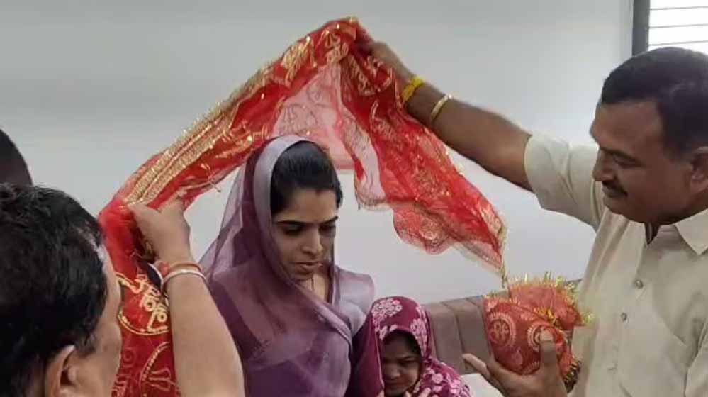 नगर परिषद अध्यक्ष लक्ष्मी राहुल सिसोदिया ने भाजपा छोड़ी, कांग्रेस में शामिल नगर परिषद अध्यक्ष लक्ष्मी राहुल सिसोदिया ने भाजपा छोड़ी, कांग्रेस में शामिल