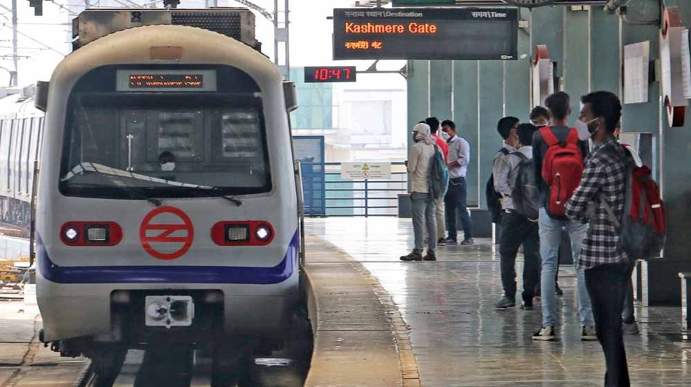 दिल्ली मेट्रो का किराया बढ़ा, लंबी यात्रा के लिए अब देना होगा 64 रुपये दिल्ली मेट्रो का किराया बढ़ा, लंबी यात्रा के लिए अब देना होगा 64 रुपये