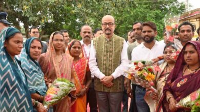 रायपुर : गोद ग्राम सोनपूरी में राज्यपाल का जनसंवाद, अंतिम पंक्ति तक योजनाओं के लाभ पर जोर