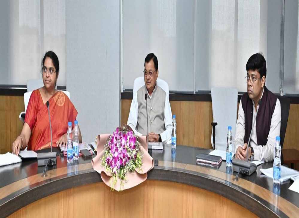 रायपुर : शराब दुकानों में जल्द लागू होगी कैशलेश व्यवस्था, मंत्री लखन लाल देवांगन ने दिए निर्देश रायपुर : शराब दुकानों में जल्द लागू होगी कैशलेश व्यवस्था, मंत्री लखन लाल देवांगन ने दिए निर्देश