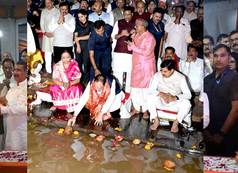 केंद्रीय मंत्री नड्डा और मुख्यमंत्री डॉ. यादव माँ नर्मदा की महाआरती में हुए शामिल केंद्रीय मंत्री नड्डा और मुख्यमंत्री डॉ. यादव माँ नर्मदा की महाआरती में हुए शामिल