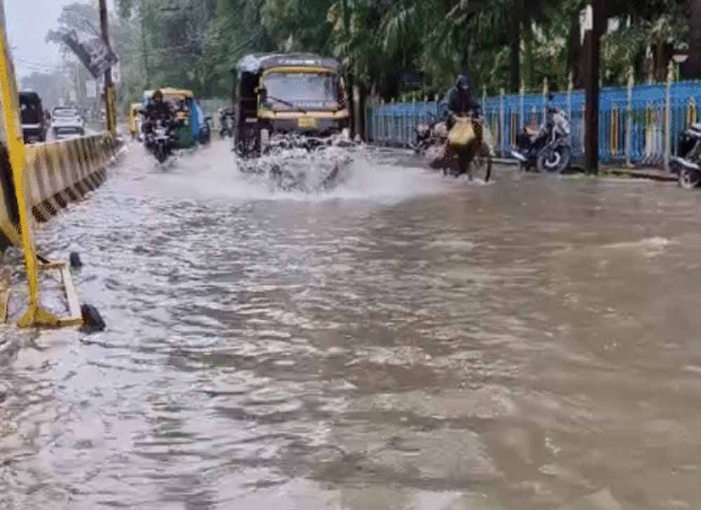 तीज पर झूमकर बरसेंगे बदरा, नर्मदापुरम समेत 3 जिलों में अलर्ट, मंदसौर में शिवना उफान पर तीज पर झूमकर बरसेंगे बदरा, नर्मदापुरम समेत 3 जिलों में अलर्ट, मंदसौर में शिवना उफान पर