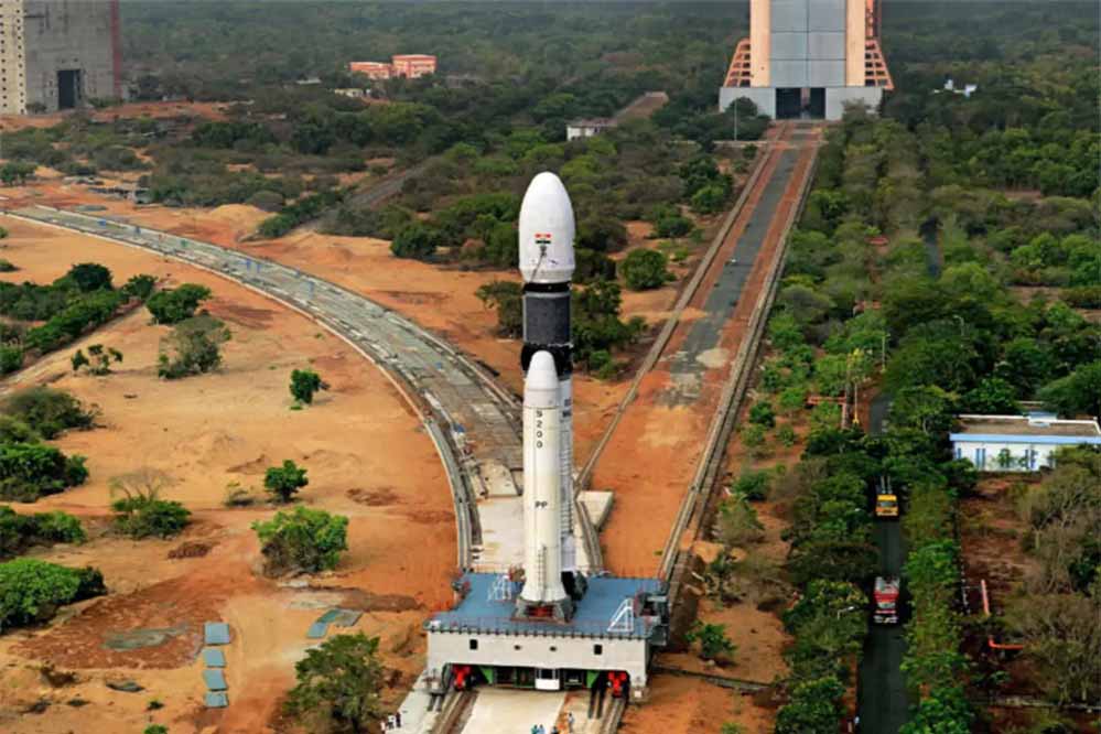 ISRO का मेगा लॉन्चपैड: 2300 एकड़ में बनेगा स्पेस हब, दिसंबर 2026 से उड़ान भरेंगे रॉकेट ISRO का मेगा लॉन्चपैड: 2300 एकड़ में बनेगा स्पेस हब, दिसंबर 2026 से उड़ान भरेंगे रॉकेट