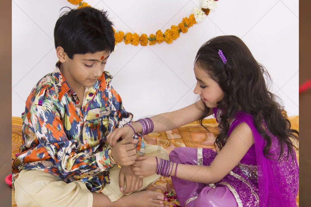 रक्षाबंधन 2025: राखी बांधने का शुभ मुहूर्त 7.5 घंटे, जानें कितने बजे से शुरू होगी पूजा