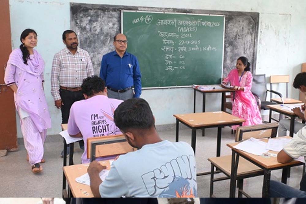 CG व्यापम परीक्षा में ड्रेस कोड सख्त: आधी बांह जरूरी, धार्मिक पोशाक की होगी जांच CG व्यापम परीक्षा में ड्रेस कोड सख्त: आधी बांह जरूरी, धार्मिक पोशाक की होगी जांच