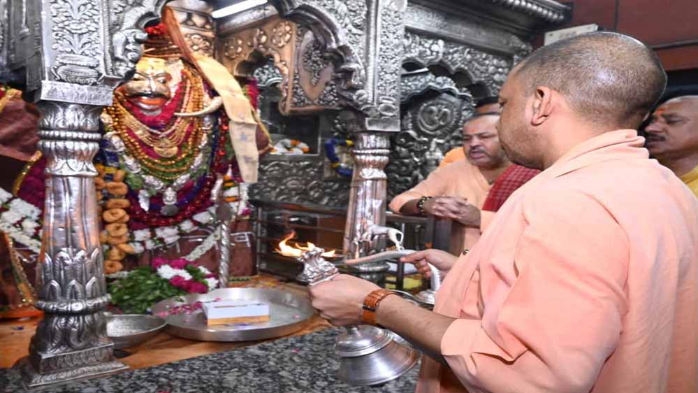 मुख्यमंत्री ने काशी विश्वनाथ और काल भैरव के किए दर्शन-पूजन मुख्यमंत्री ने काशी विश्वनाथ और काल भैरव के किए दर्शन-पूजन