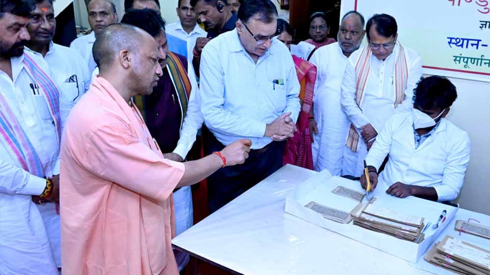 दुर्लभ पांडुलिपियों के संरक्षण के लिए हरसंभव सहयोग देगी प्रदेश सरकार : मुख्यमंत्री दुर्लभ पांडुलिपियों के संरक्षण के लिए हरसंभव सहयोग देगी प्रदेश सरकार : मुख्यमंत्री
