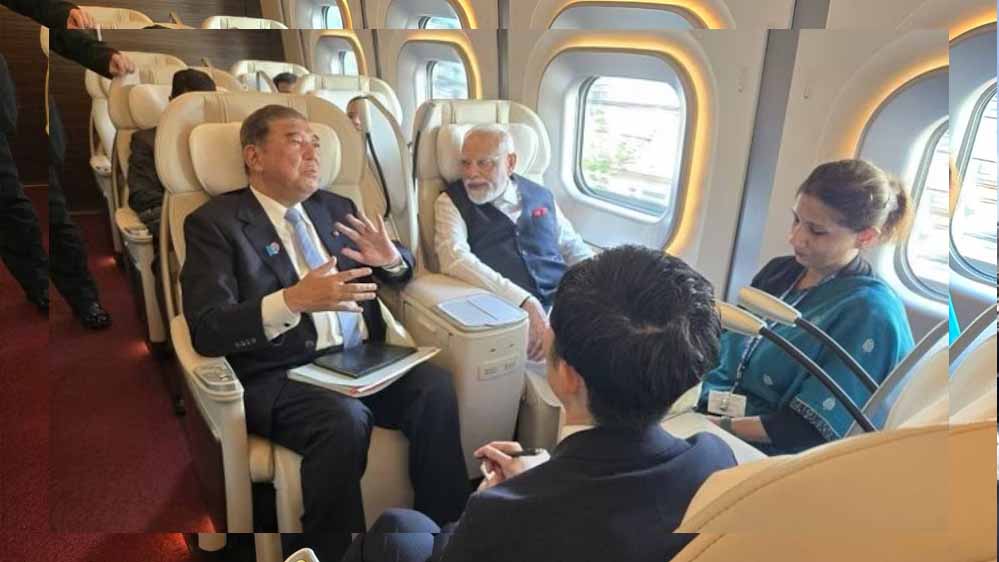 PM मोदी जापान में बुलेट ट्रेन की सवारी पर, भारतीय ड्राइवरों से की मुलाकात PM मोदी जापान में बुलेट ट्रेन की सवारी पर, भारतीय ड्राइवरों से की मुलाकात