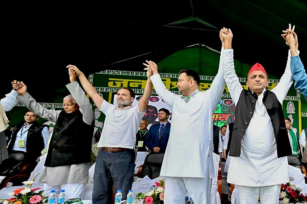 एसआईआर पर सन्नाटा! विपक्ष ने क्यों सिले अपने होंठ! हंगामा तो बहुत किया… लेकिन  खामोशी