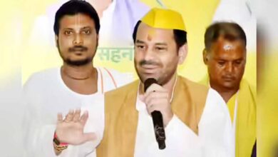 तेज प्रताप यादव भड़के, तेजस्वी सरकार का नारा सुनकर दी जोरदार प्रतिक्रिया
