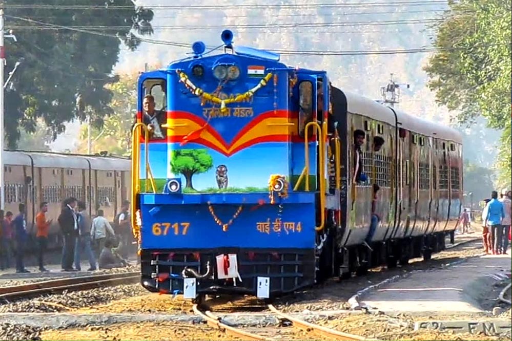 विश्व आदिवासी दिवस पर रेलवे का फैसला, 9 अगस्त की पातालपानी-कालाकुंड ट्रेन की सभी बुकिंग रद्द