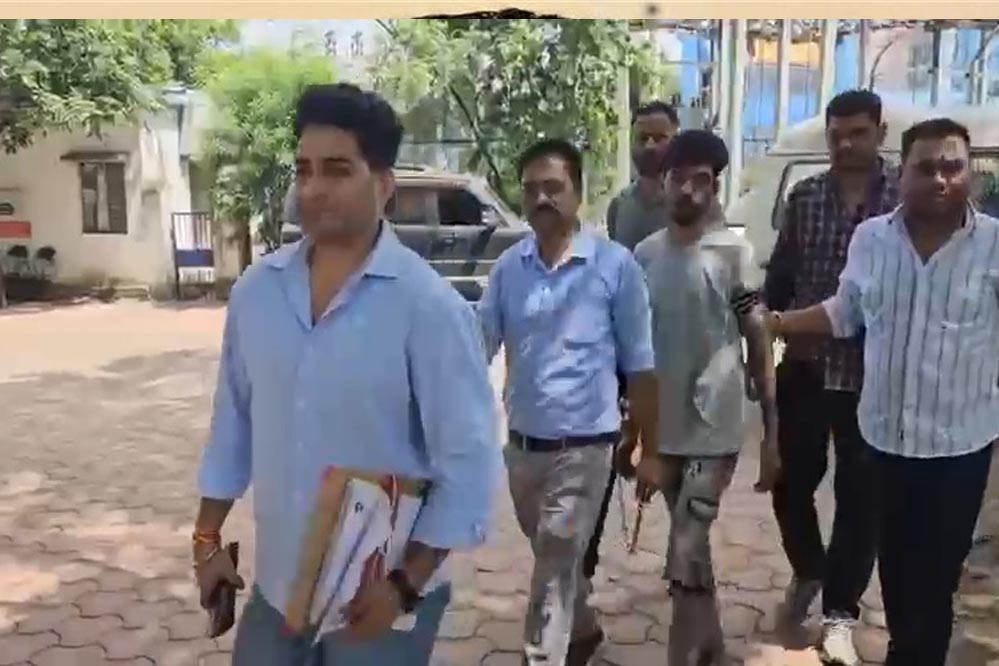 भोपाल में क्राइम ब्रांच की बड़ी कामयाबी, 1.75 लाख की स्मैक के साथ तस्कर गिरफ्तार भोपाल में क्राइम ब्रांच की बड़ी कामयाबी, 1.75 लाख की स्मैक के साथ तस्कर गिरफ्तार