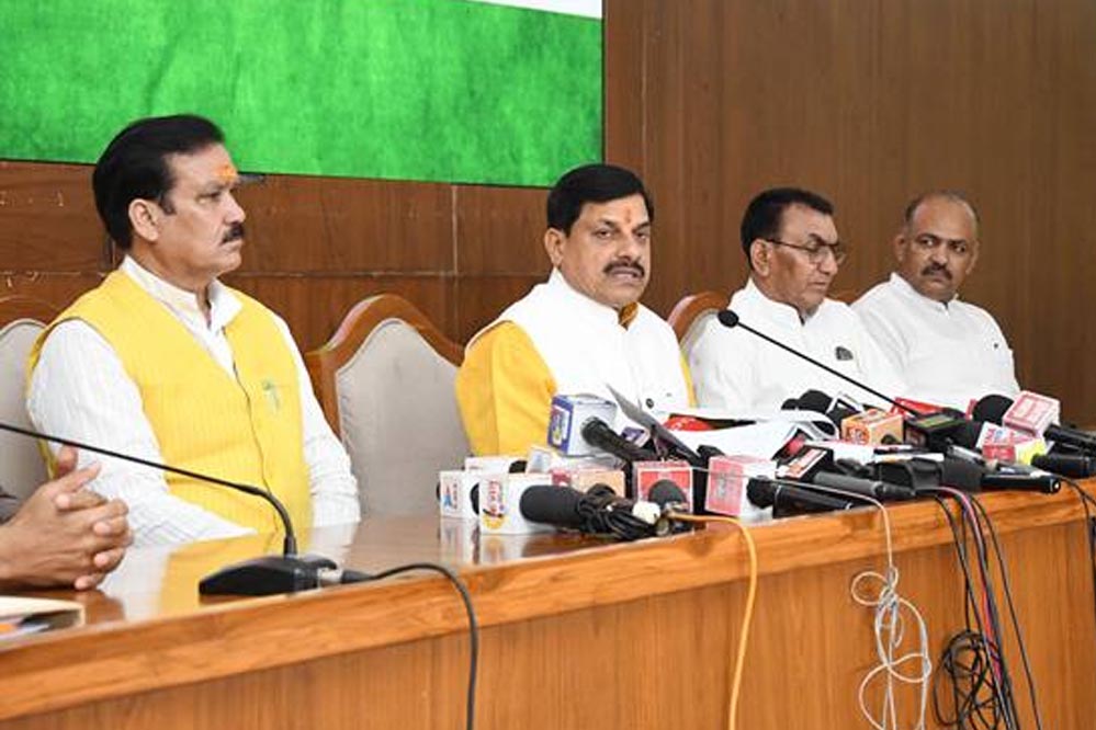 प्रधानमंत्री मोदी की स्वदेशी से देश को सशक्त और आत्मनिर्भर बनाने की प्रतिबद्धता के साथ हैं प्रदेशवासी : मुख्यमंत्री डॉ. यादव प्रधानमंत्री मोदी की स्वदेशी से देश को सशक्त और आत्मनिर्भर बनाने की प्रतिबद्धता के साथ हैं प्रदेशवासी : मुख्यमंत्री डॉ. यादव