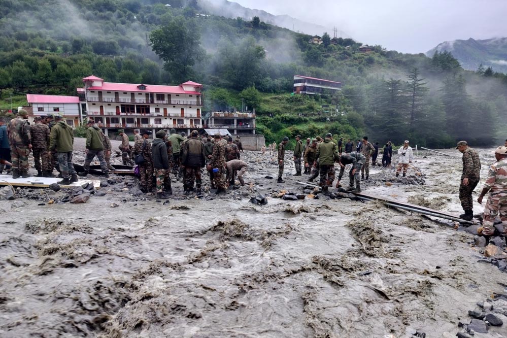 धराली का पहला सड़क मार्ग बहाल, लेकिन 11 जवानों समेत 70 लोग अब भी लापता