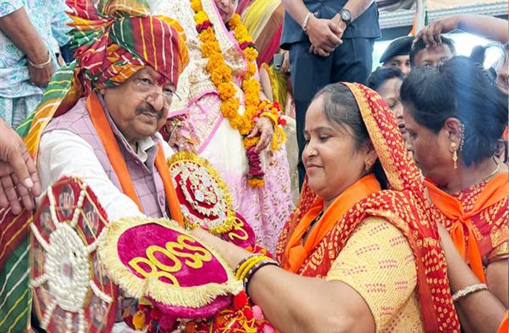 बहन-बेटियों को भारतीय संस्कृति से जुड़े संस्कार दें : मंत्री विजयवर्गीय