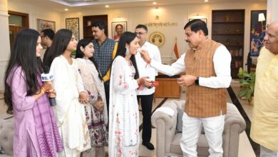 मुख्यमंत्री डॉ. यादव ने राखी बंधवाकर की बहनों के सुखद-स्वस्थ जीवन की कामना