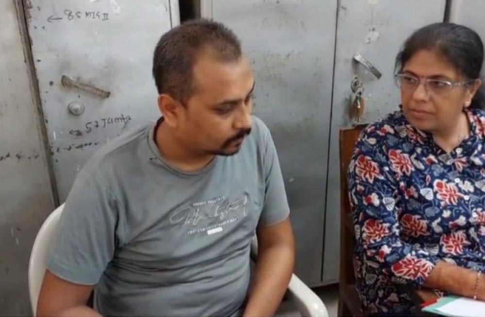जबलपुर हाउसिंग बोर्ड के बाबू रिश्वत लेते गिरफ्तार, मकान नामांतरण के लिए मांगे ₹50 हजार