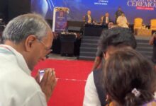 भोपाल में सिंधिया और दिग्विजय ने मिलाया हाथ, मंच पर दिखा सामंजस्य, सभागार में तालियां गूंज उठीं
