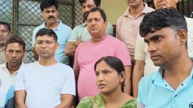खंडवा में महिला को हथियार दिखाकर लूटा, बदमाशों ने दी बच्चों को मारने की धमकी खंडवा में महिला को हथियार दिखाकर लूटा, बदमाशों ने दी बच्चों को मारने की धमकी