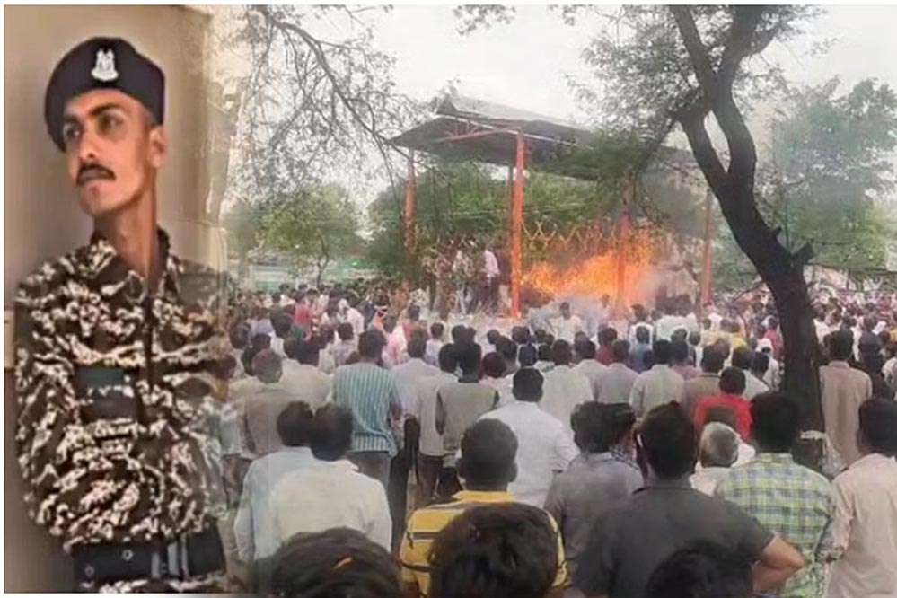 रक्षाबंधन पर तिरंगे में लिपटा शहीद भाई, बहनों ने रोते हुए बांधी राखी और दी अंतिम विदाई रक्षाबंधन पर तिरंगे में लिपटा शहीद भाई, बहनों ने रोते हुए बांधी राखी और दी अंतिम विदाई