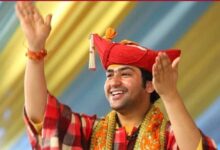 बुरहानपुर हत्याकांड पर बागेश्वर महाराज का विवादित बयान: ‘दुर्गा बनो, काली बनो, लेकिन बुर्के वाली मत बनो