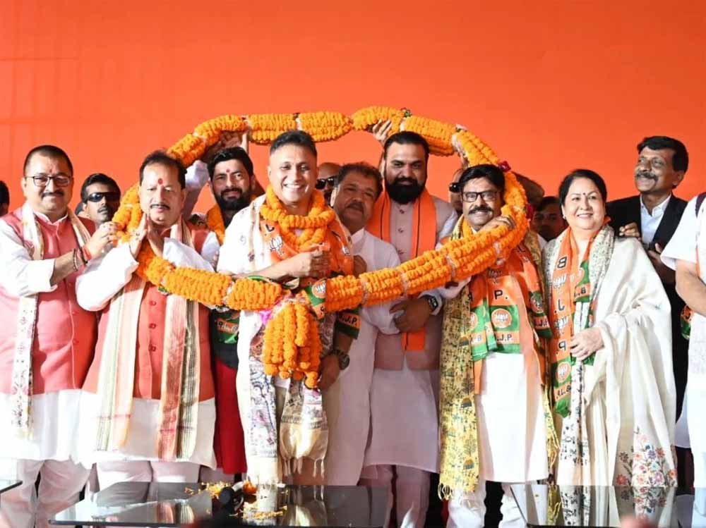 बिहार चुनाव से पहले आनंद मिश्रा और कई नेता BJP में शामिल, सुचित्रा और नागमणि भी जुड़े