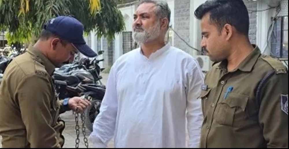 Love Jihad फंडिंग मामले का आरोपी अनवर कादरी सरेंडर, पुलिस ढाई महीने से थी तलाश में Love Jihad फंडिंग मामले का आरोपी अनवर कादरी सरेंडर, पुलिस ढाई महीने से थी तलाश में